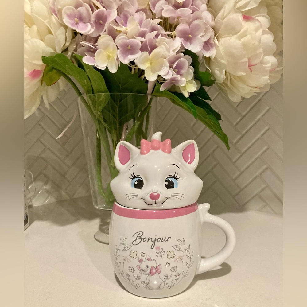 Disney 2025 Aristocats Marie coffee/tea mug with lid.
